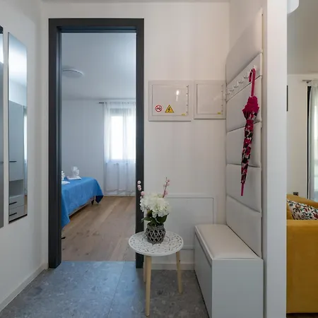 Inna Luxe With Free Parking Apartment Pula